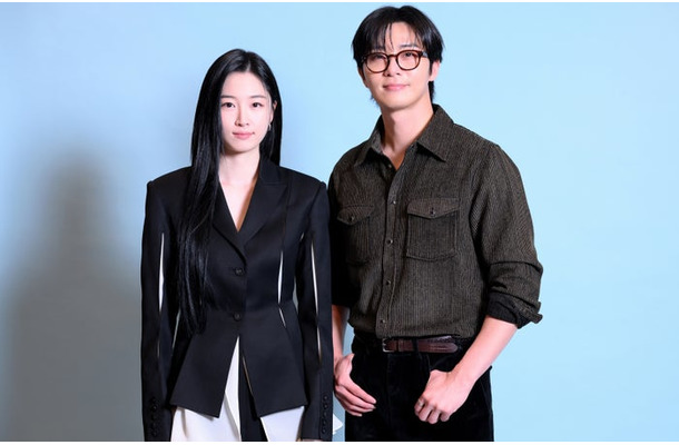 モデルプレスのインタビューに応じたウォン・ジアン、パク・ソジュン(提供写真)