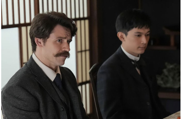 トミー・バストウ、吉沢亮「ばけばけ」第54話(C)NHK