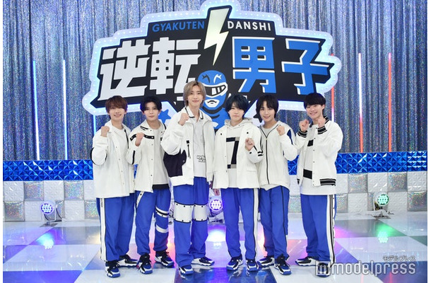 なにわ男子(左から)藤原丈一郎、長尾謙杜、道枝駿佑、西畑大吾、大西流星、大橋和也(高橋恭平は体調不良のため不在)(C)モデルプレス