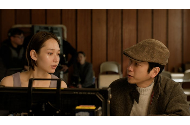 白本彩奈、二宮和也/DHC新CMシリーズ「カントクとワタシ」(提供写真)