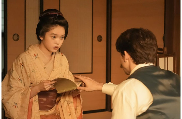 高石あかり、トミー・バストウ「ばけばけ」第57話(C)NHK