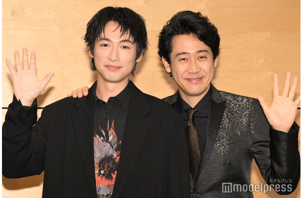 ディーン・フジオカ、背伸びに疲れた大泉洋(C)モデルプレス