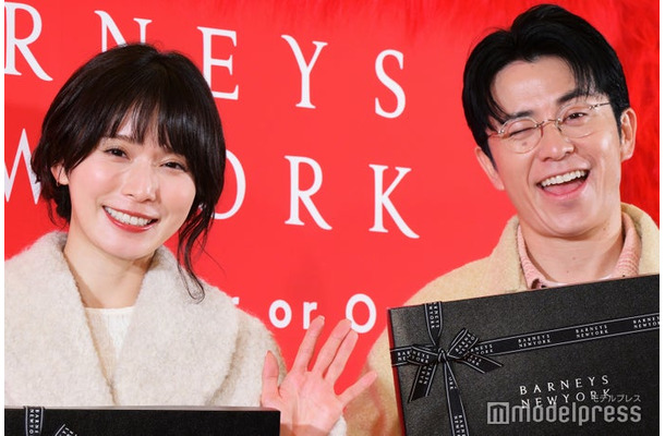 「BARNEYS NEW YORK GIFT WEEK 2025 −GINZA Christmas Edition−」お披露目会に出席した松岡茉優、藤森慎吾（C）モデルプレス