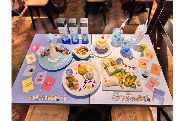 「MINITEEN CAFE」フード&ドリンク(P)&(C)PLEDIS Entertainment