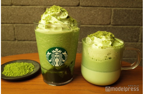 （左から）玉露抹茶 フラペチーノ、玉露抹茶 ラテ（C）モデルプレス
