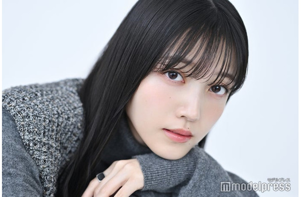 モデルプレスのインタビューに応じた久保史緒里（C）モデルプレス