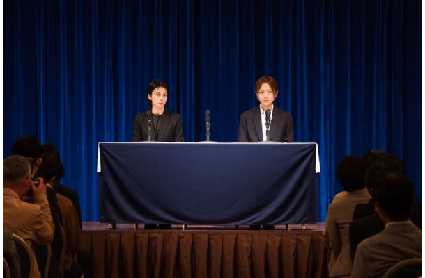 柴咲コウ、川口春奈「スキャンダルイブ」最終話（C）AbemaTV,Inc.