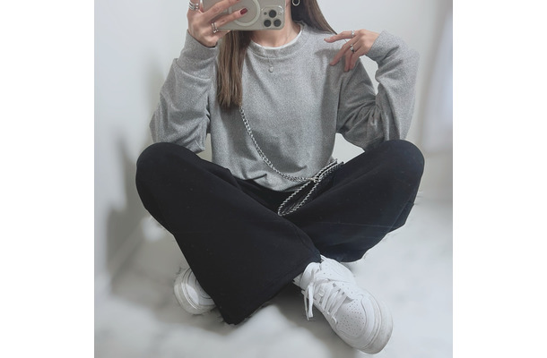 ユニクロの名品。やわらかフリースの進化系「クルーネックT」でつくる大人カジュアル 【40代の毎日コーデ】