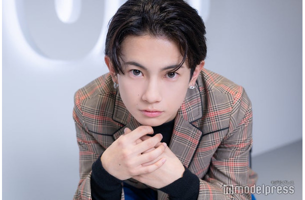 モデルプレスのインタビューに応じたKEI(ケイ)(C)モデルプレス