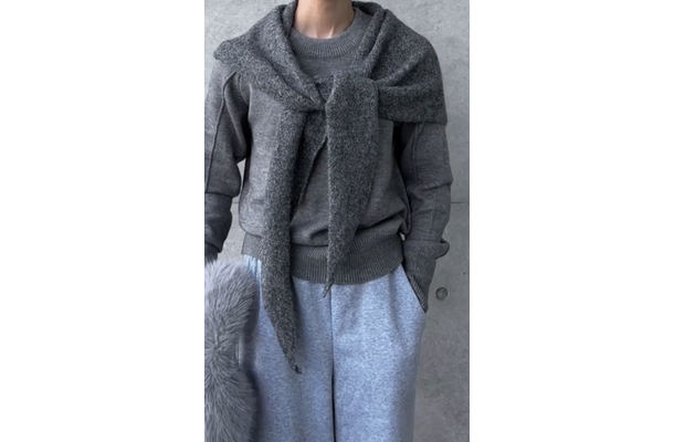 大人のグレーワントーンスタイル。異素材アイテムミックスが決めて【40代の毎日コーデ】