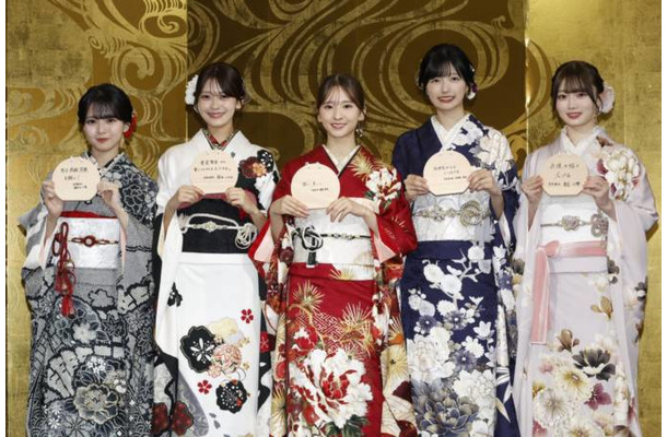 乃木坂46の新成人メンバーが華やかな振袖姿を披露！“パカラッパカラッ世代”として飛躍を願う