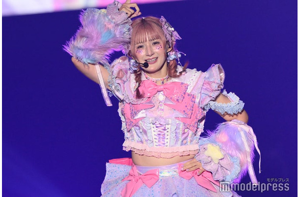 しなこ(C)モデルプレス