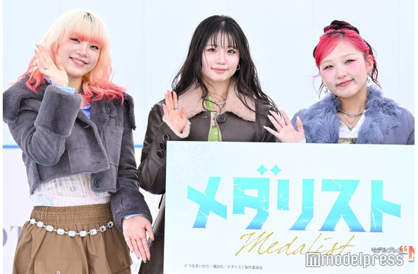 「メダリスト」アイススケートリンクイベントに登壇したMAHINA、KOHARU、CHIKA（C）モデルプレス