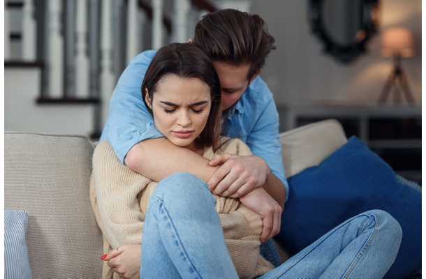 怒鳴っても、最後は抱きしめてくれる夫。「怖いのに離れられない」10年間の洗脳結婚の顛末は