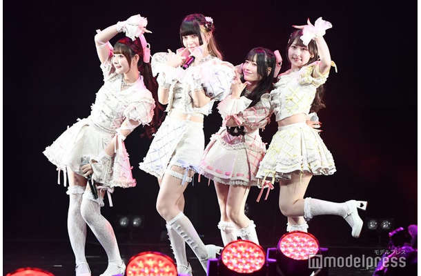 きゅるりんってしてみて（C）モデルプレス