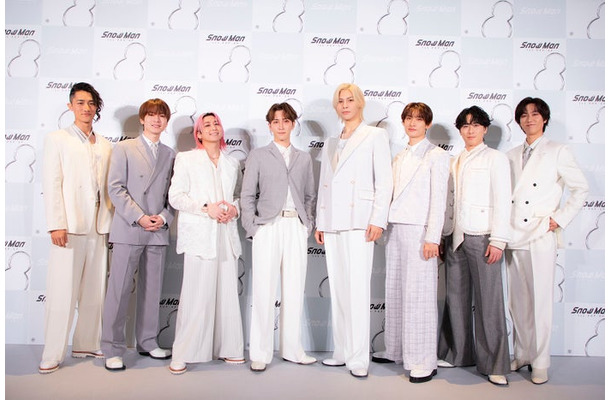 Snow Man（左から）岩本照、深澤辰哉、佐久間大介、渡辺翔太、ラウール、向井康二、宮舘涼太、阿部亮平／※目黒蓮は不在（提供写真）