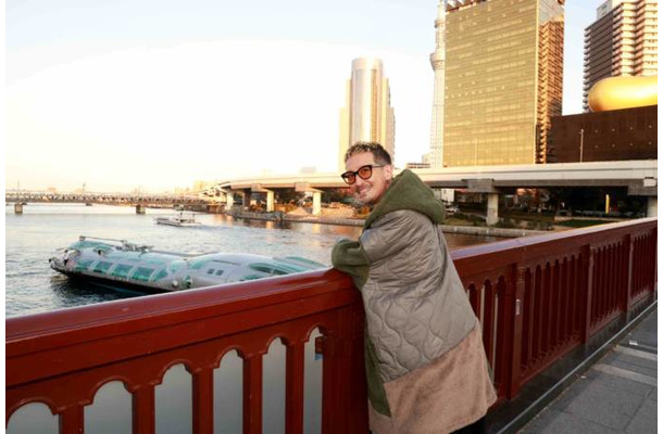 松岡昌宏、約20年ぶりの外ロケで魅力が全開！カメラマン・小林ばく氏の40周年特別企画に登場