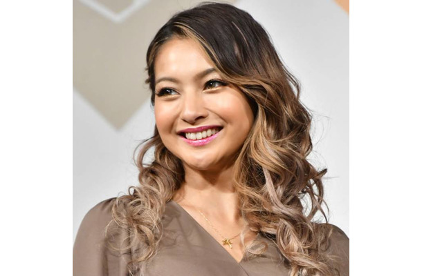 ゆきぽよ「めっちゃギャルになる」“ギャルメイク”に欠かせないアイシャドウ