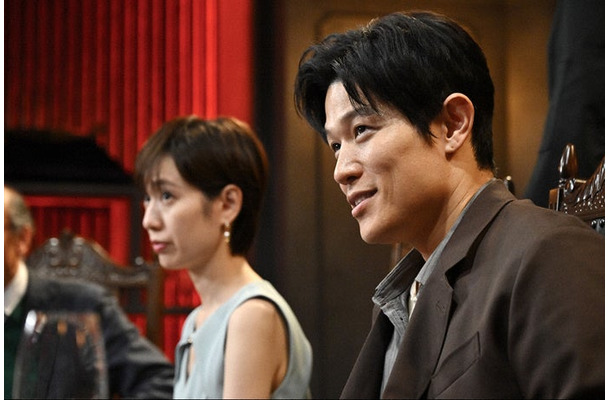 戸田恵梨香、鈴木亮平「リブート」第1話(C)TBS