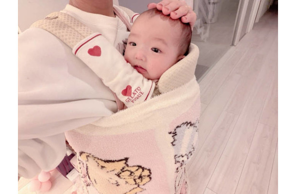 辻希美、予防接種に“泣かずニコニコ”だった次女をよしよし「偉かったよぉ～」