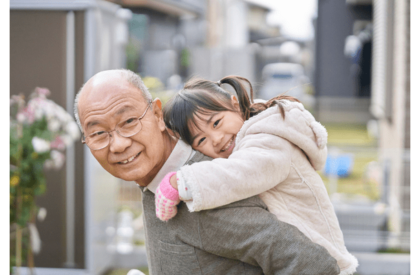 アニメが大好きな5歳孫　80代祖父「おじいちゃんの魔法だぞ」⇒まさかの行動に「かっこいい！」