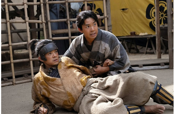 池松壮亮、仲野太賀「豊臣兄弟！」第5話（C）NHK