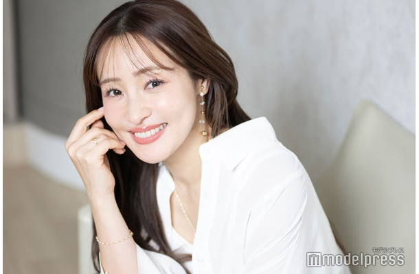 モデルプレスのインタビューに応えた大沢あかね（C）モデルプレス