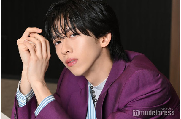 モデルプレスのインタビューに応じたリョウガ(C)モデルプレス