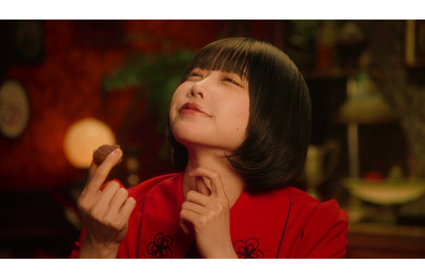 新TVCM／スイーツ「彼女が好きなもの」篇（提供写真）