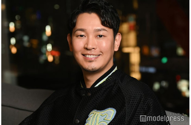 モデルプレスのインタビューに応じたカズユキ（C）モデルプレス
