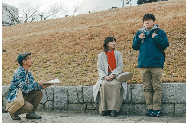 （中央）のん、安田章大「平行と垂直」場面写真（C）2026「平行と垂直」製作委員会