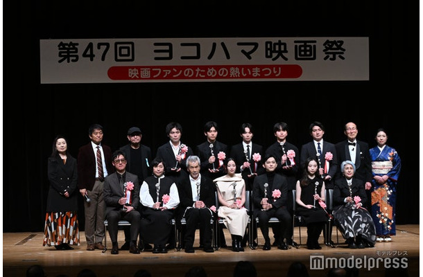 「第47回ヨコハマ映画祭」受賞者/ (後列左から)団塚唯我監督、黒崎煌代、林裕太、高田万作(前列左から)李相日監督、奥寺佐渡子、田中泯、広瀬すず、吉沢亮、伊東蒼 (C)モデルプレス