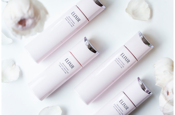 キーワードは「科学的透明感」。もはや国民的スキンケア、エリクシールの新美白化粧水・乳液が「眩しいほどに」進化