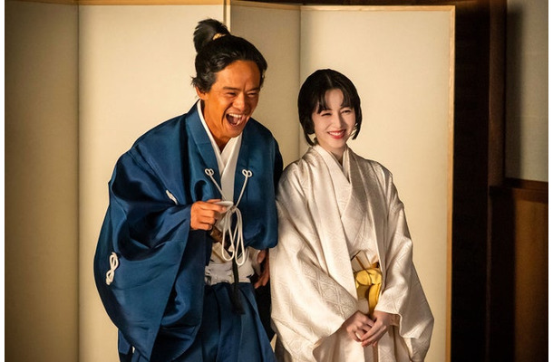 池松壮亮、浜辺美波「豊臣兄弟!」第7話(C)NHK