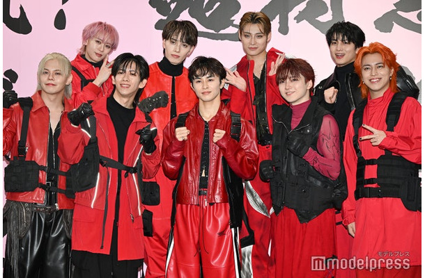 超特急(前列左から) カイ、リョウガ、タクヤ、ユーキ、タカシ(後列左から)シューヤ、マサヒロ、アロハ、ハル(C)モデルプレス