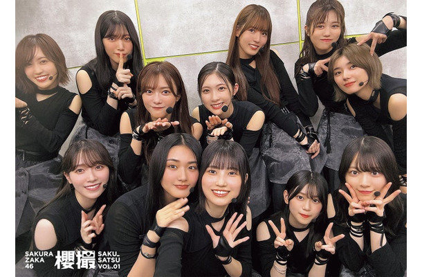 特典ポスターA／山崎天、守屋麗奈「櫻坂46写真集 櫻撮（さくさつ）VOL.01」（提供写真）