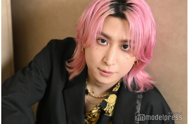 モデルプレスのインタビューに応じた佐久間大介(C)モデルプレス