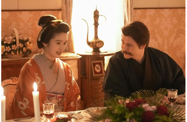 高石あかり、トミー・バストウ「ばけばけ」第105話（C）NHK