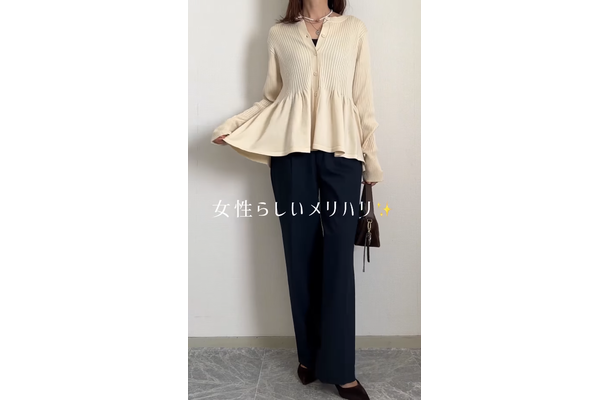 ペプラムニットは大人のコンサバコーデの最適解。ユニクロの銘品パンツ合わせで気になるお腹&ヒップもスマートにカバー【40代の毎日コーデ】