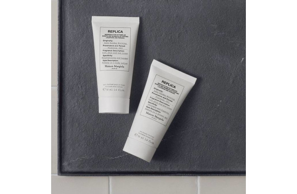 メゾン マルジェラ、フレグランスより「レプリカ レイジーサンデー モーニング ボディケア トラベルセット」が登場