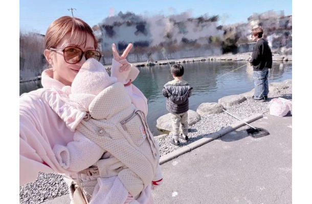 辻希美、三男と次女を連れて釣りへ！忙しい日々送るも家族でリフレッシュ「上手に釣れた」