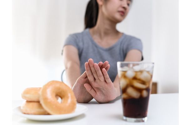 「意志が弱い」は間違い。ダイエット成功の鍵は「お菓子を隠す」！