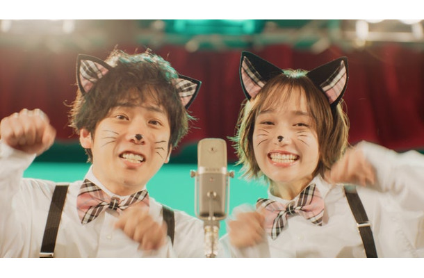 二宮和也、白本彩奈／DHC新CMシリーズ【「にゃんピーズ 」うるおい呼び込むクレンジング篇】（提供写真）