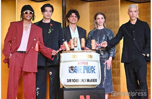 「『ONE PIECE』シーズン2」来日記者会見に出席したジェイコブ・ロメロ、新田真剣佑、イニャキ・ゴドイ、エミリー・ラッド、タズ・スカイラー（C）モデルプレス