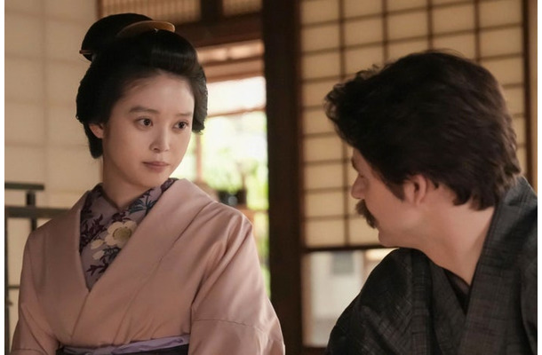 高石あかり、トミー・バストウ「ばけばけ」第111話（C）NHK