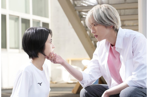 安斉星来、道枝駿佑(C)2026映画『うるわしの宵の月』製作委員会(C)やまもり三香/講談社