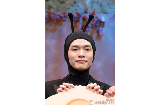 アリ衣装を着こなす深澤辰哉（C）モデルプレス