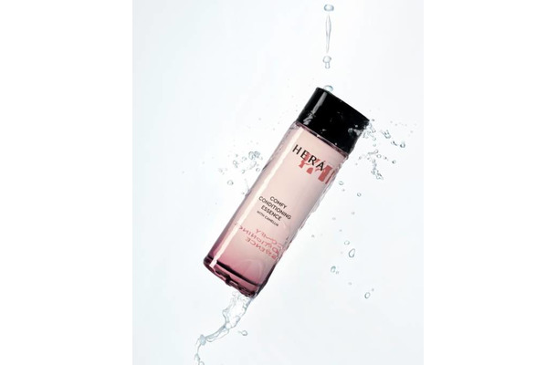 HERA、美の象徴“チェジュカメリア”に着想したブースティングエッセンス「コンフィー コンディショニングエッセンス」発売