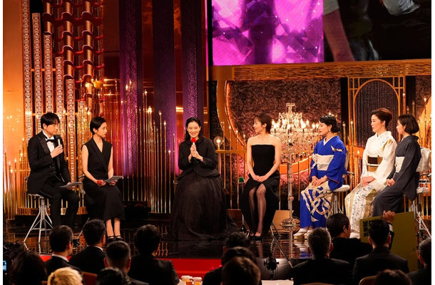 （左から）羽鳥慎一、河合優実、蒼井優、森田望智、高畑充希、寺島しのぶ、森七菜（C）日本アカデミー協会