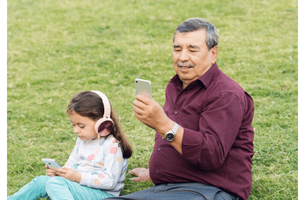 機械音痴の70代祖父　5歳の孫に隠れて「秘密の特訓」！？必死すぎる練習の成果に「涙が出そう」